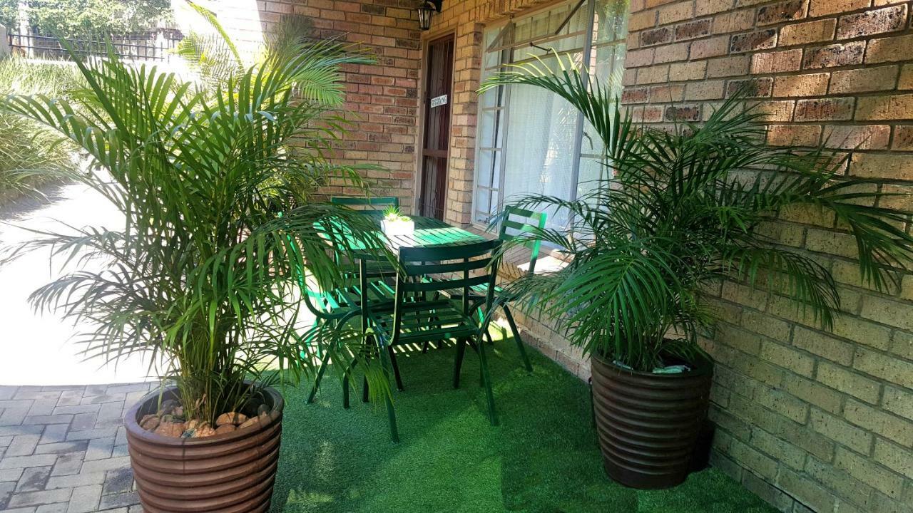 Sunshine Self Catering Apartment Mbombela Екстериор снимка